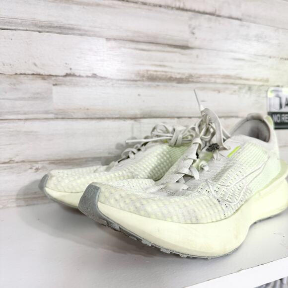 Nike Shoes Women Size 8.5 Sea Glass Interact Run Barely Volt Road Run Sneakers - Picture 2 of 8